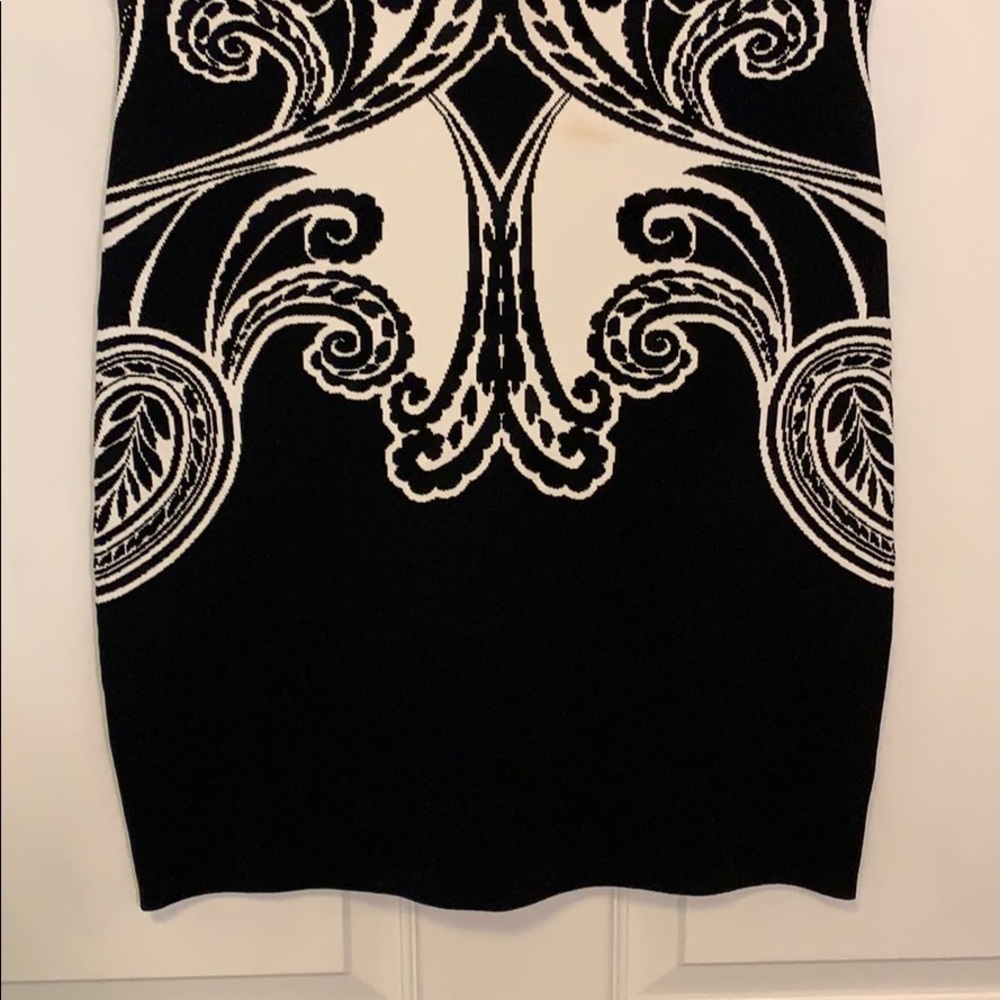 Guess mini body con dress size Medium - Picture 6 of 6